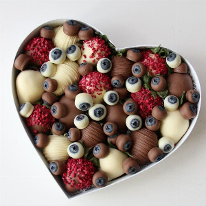 Strawberry in chocolate "Berry Gleam" with delivery Nizhniy-Novgorod