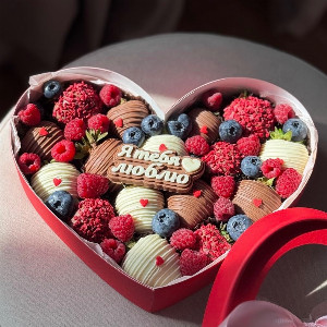 Strawberry in chocolate "Love Confession" with delivery Nizhniy-Novgorod