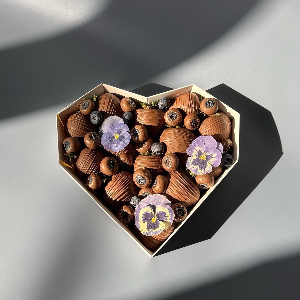 Strawberry "Berry Heart" with delivery Nizhniy-Novgorod