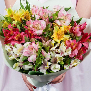 Variegated Sparks Bouquet with delivery Saint Petersburg