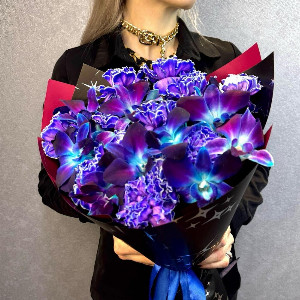 Midnight Etude Bouquet with delivery Saint Petersburg