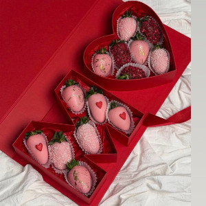 Pink Radiance Strawberry Box with delivery Tyumen