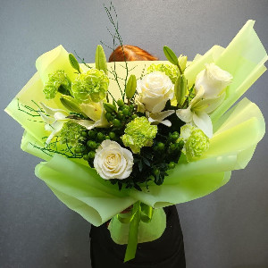 Bouquet "Pistachio Ice Cream" with delivery Saint Petersburg