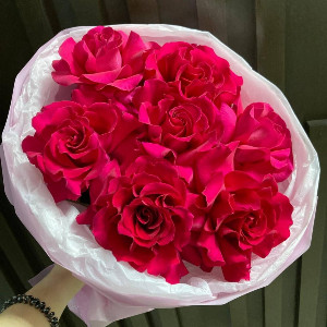 Bouquet "Raspberry Velvet" with delivery Tyumen