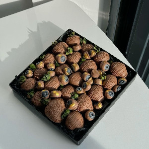 Berry Duet Chocolate Covered Strawberries with delivery Nizhniy-Novgorod