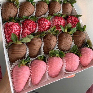 Chocolate Covered Strawberries "Emperor's Treasures" with delivery Tyumen