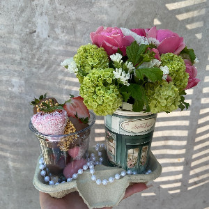 Flower Compliment Composition with delivery Sochi