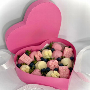 For the Princess Chocolate Covered Strawberries with delivery Tyumen