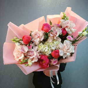 Bouquet "Parisian Tenderness" with delivery Saint Petersburg