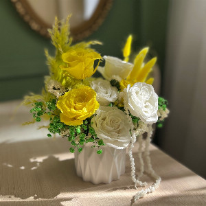 Golden Reed Arrangement with delivery Nizhniy-Novgorod