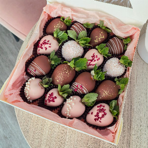 Sweet Sixteen Chocolate Covered Strawberries with delivery Omsk
