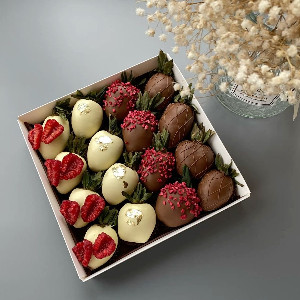 Raspberry Paradise Chocolate Composition with delivery Nizhniy-Novgorod