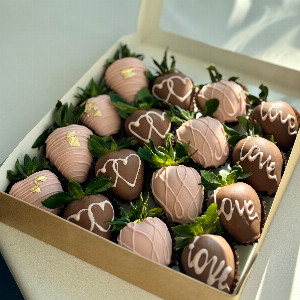 Gentle Veil Chocolate Strawberries with delivery Nizhniy-Novgorod