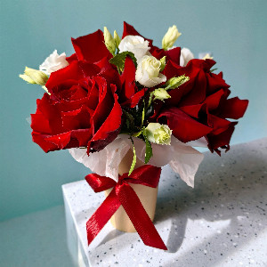 Scarlet Velvet Arrangement with delivery Tyumen