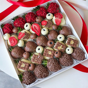 Velvet Dawn Chocolate Covered Strawberries with delivery Nizhniy-Novgorod