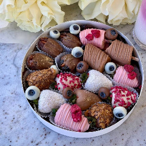Caramel Sunset Chocolate Strawberries with delivery Kaliningrad