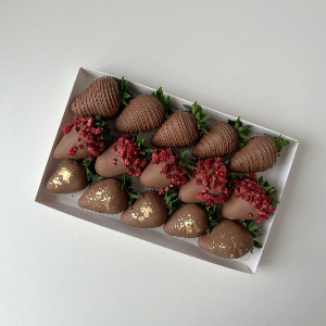 Chocolate-Covered Strawberries "Berry Velvet" with delivery Krasnoyarsk