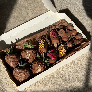Sweet Dreams Chocolate Strawberry with delivery Rostov-on-Don