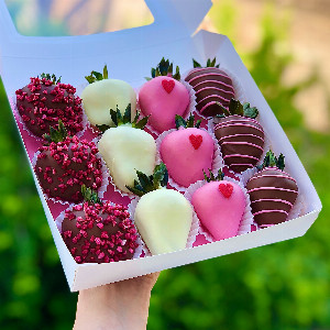 Secret Confession Chocolate Covered Strawberries with delivery Yekaterinburg