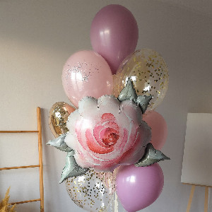 Golden Rose Balloon Fountain with delivery Saint Petersburg