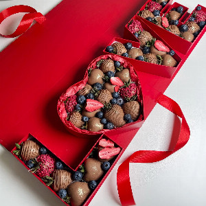 Boxed Strawberries "Love" with delivery Nizhniy-Novgorod