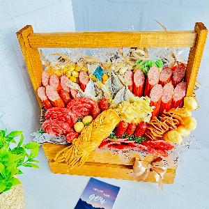 Подарочный бокс "Мужской каприз" с мясными деликатесами с доставкой в Воскресенске