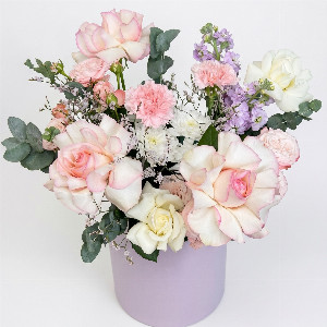 Powder Harmony Arrangement in a Hat Box with delivery Saint Petersburg