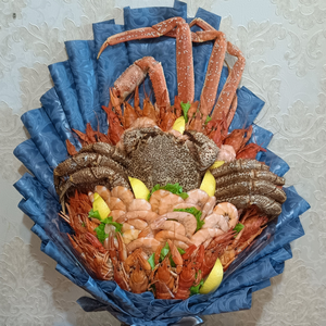 Букет "Царский улов" с раками и крабом с доставкой в Барнауле