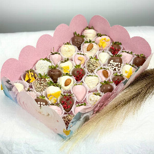 Berry Delight Chocolate Strawberry Set with delivery Moscow