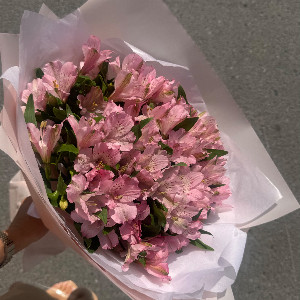 Gentle Comfort Bouquet with Alstroemerias with delivery Tyumen