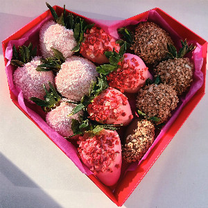 Velvet Rose Chocolate Covered Strawberries in Glaze with delivery Kaliningrad
