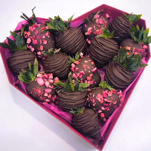Raspberry Sunset Chocolate Covered Strawberries Sweet Heart with delivery Kaliningrad