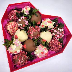 Pink Dawn Chocolate Covered Strawberries in Heart with delivery Kaliningrad