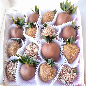 Amber Crumb Chocolate Covered Strawberries with Wafer with delivery Kaliningrad