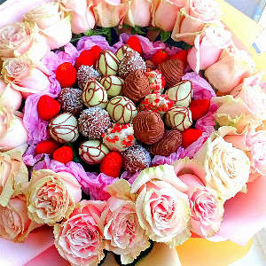 Ruby Dawn Chocolate Covered Strawberries with Roses with delivery Tyumen