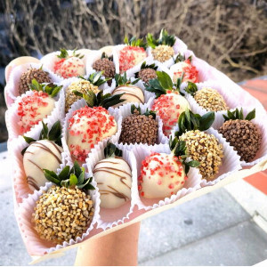 Chocolate Covered Strawberries "Chocolate Crunch" with delivery Kaliningrad