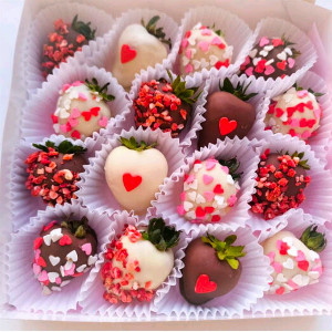 Chocolate Covered Strawberries "Heart Secrets" with delivery Kaliningrad