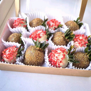 Chocolate Covered Strawberries "Golden Glow" with delivery Kaliningrad