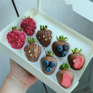 Morning Dawn Chocolate Covered Strawberries with delivery Kaliningrad