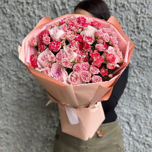 Avant-garde Bouquet of spray and single-headed roses with delivery Moscow