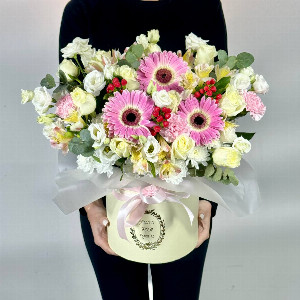 Vanilla Cloud Arrangement with roses and gerberas with delivery Moscow