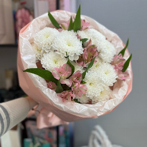 Pink Fleur Bouquet with Alstroemeria with delivery Omsk