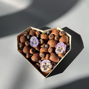Chocolate Covered Strawberries "Viola" with delivery Nizhniy-Novgorod