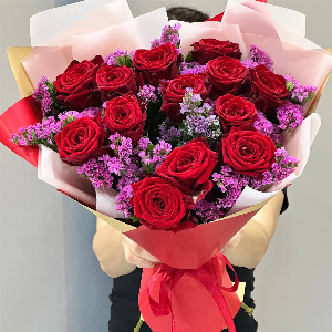 Red Velvet Bouquet with Roses and Statice with delivery Belgorod
