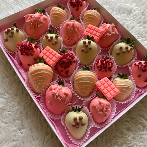 Chocolate Strawberries "For a Princess" with delivery Saint Petersburg