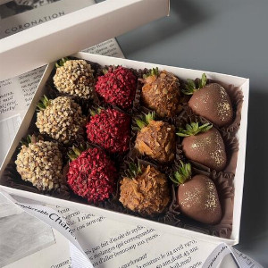 Crunchy Nut Chocolate Strawberries with delivery Belgorod