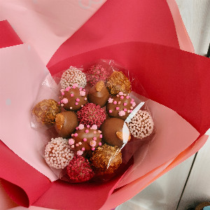 Morning Dew Chocolate Strawberry with Almonds with delivery Kaliningrad