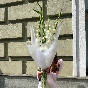 Букет "Белый аккорд" с гладиолусами