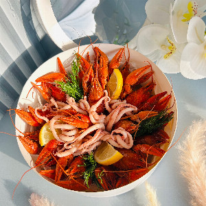 Набор "Морской улов" с раками и кальмарами с доставкой в Москве