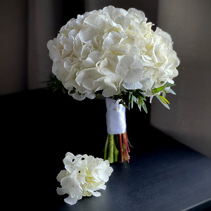 White Cloud Bouquet with Hydrangeas with delivery Saint Petersburg